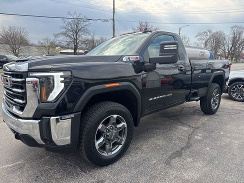 Used 2025 GMC Sierra 2500 SLE w/ SLE Convenience Package AWD/4WD image 3