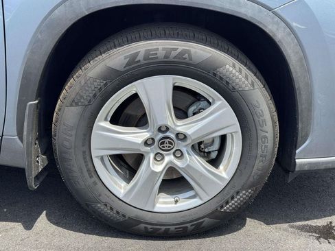 Used 2023 Toyota Highlander LE AWD/4WD image 28