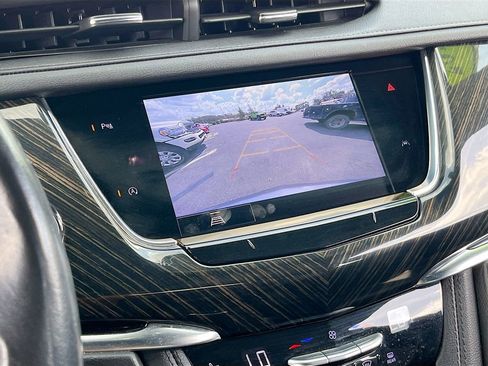 Used 2022 Cadillac XT6 Premium Luxury image 12