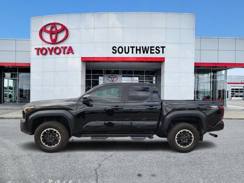 Used 2024 Toyota Tacoma TRD Off-Road AWD/4WD image 3