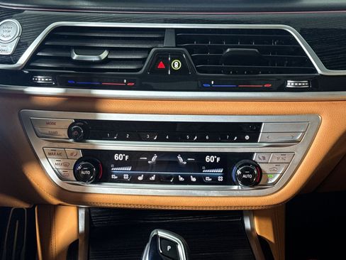 Used 2022 BMW 750i xDrive w/ Executive Package AWD/4WD image 21