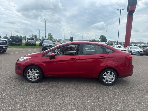 Used 2012 Ford Fiesta SE w/ Winter Pkg FWD image 2
