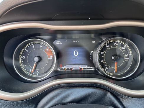 Used 2016 Jeep Cherokee Limited AWD/4WD image 28