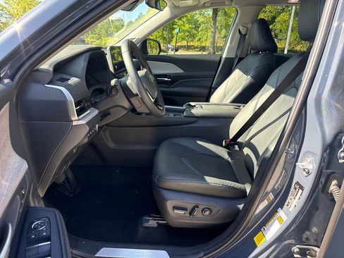 Used 2025 Toyota Grand Highlander AWD Hybrid image 13