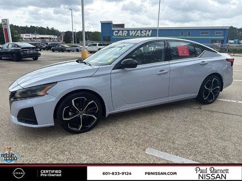 Certified 2023 Nissan Altima 2.5 SR w/ SR Premium Package FWD image 2