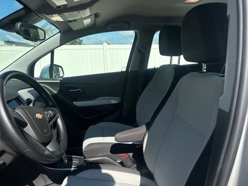 Used 2018 Chevrolet Trax LS FWD image 10