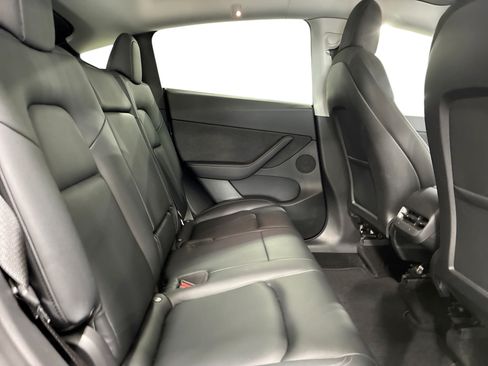 Certified 2021 Tesla Model Y Long Range AWD/4WD image 10