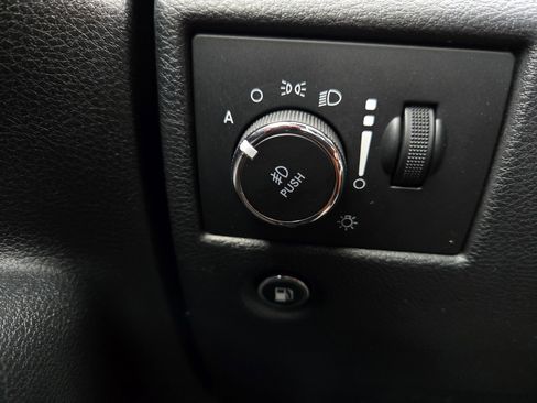 Used 2019 Jeep Grand Cherokee Limited w/ Luxury Group II AWD/4WD image 26