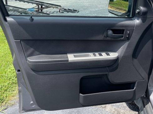 Used 2010 Ford Escape XLT FWD image 10