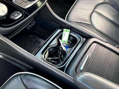 Certified 2025 Chrysler Pacifica Limited image 15