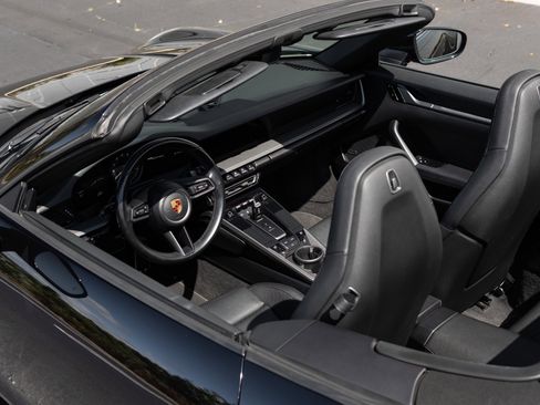 Used 2021 Porsche 911 Carrera image 5