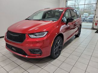 New 2026 Chrysler Pacifica Select w/ S Appearance Package video 2