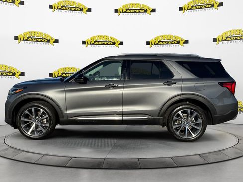 Used 2025 Ford Explorer Platinum w/ Ultimate Package image 2