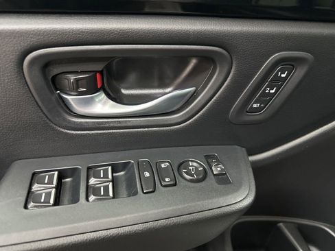 Used 2025 Honda Pilot Touring image 18