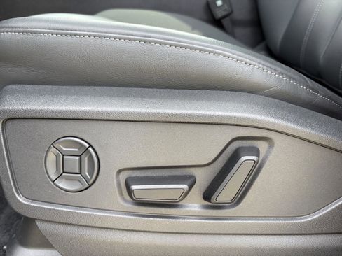 Used 2025 Audi Q5 Premium Plus w/ Premium Plus AWD/4WD image 11