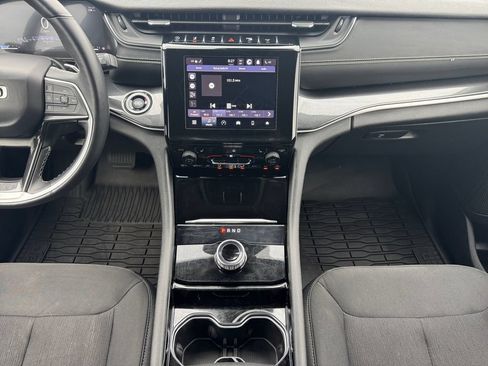 Used 2021 Jeep Grand Cherokee L Laredo w/ Luxury Tech Group I AWD/4WD image 11