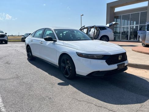 Used 2023 Honda Accord Sport image 3