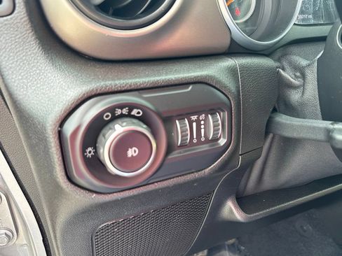 Used 2018 Jeep Wrangler Unlimited Sport AWD/4WD image 25