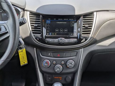 Used 2019 Chevrolet Trax LT FWD image 17