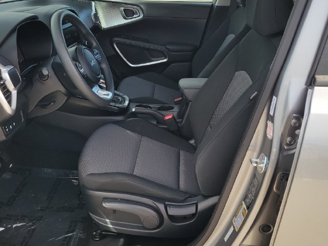 Certified 2025 Kia Soul LX w/ LX Technology Package FWD image 9
