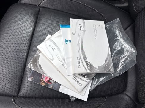 Used 2017 GMC Acadia SLT AWD/4WD image 38