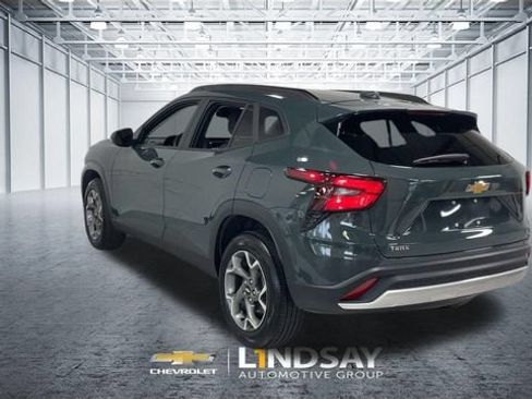 Used 2025 Chevrolet Trax LT FWD image 7