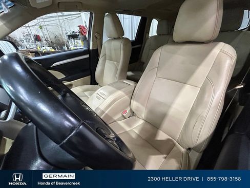 Used 2019 Toyota Highlander XLE AWD/4WD image 26