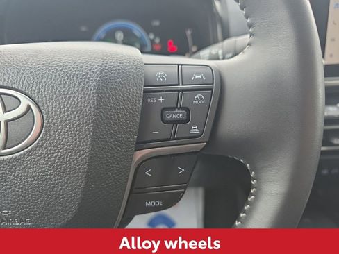 Used 2025 Toyota Camry SE image 27