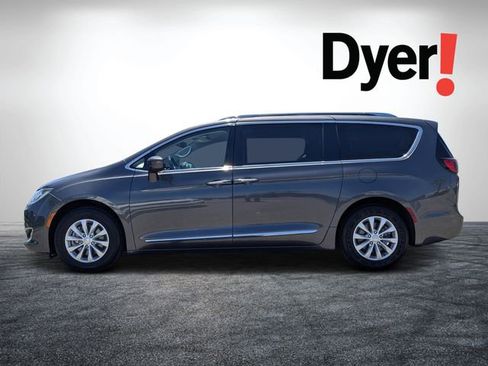 Used 2019 Chrysler Pacifica Touring-L FWD image 7