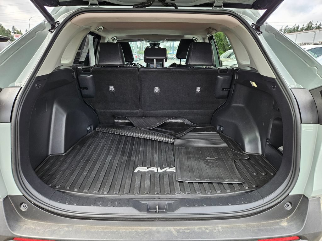 Used 2022 Toyota RAV4 XLE Premium FWD image 13