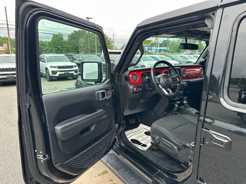 Certified 2019 Jeep Wrangler Unlimited Sahara w/ Cold Weather Group AWD/4WD image 19