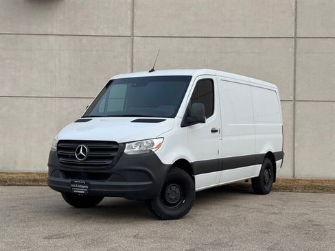 Used 2021 Mercedes-Benz Sprinter 2500 image 1