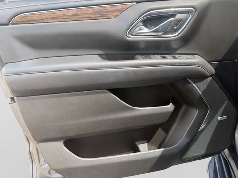 Used 2021 Chevrolet Tahoe Premier w/ Premium Package AWD/4WD image 14