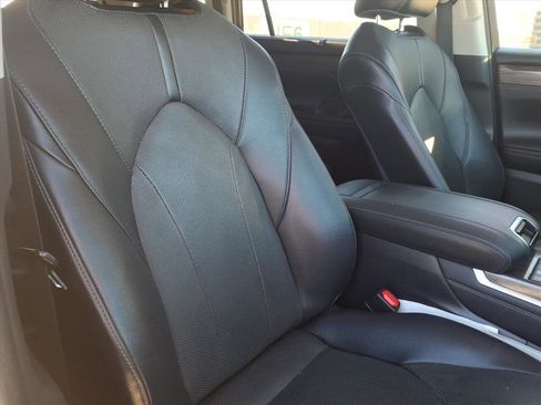 Used 2020 Toyota Highlander Limited image 12