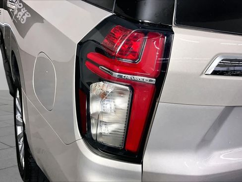 Used 2021 Chevrolet Tahoe Premier w/ Premium Package RWD image 28