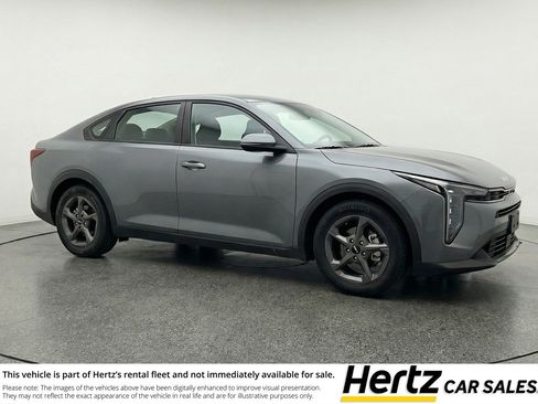 Used 2025 Kia K4 LXS image 1