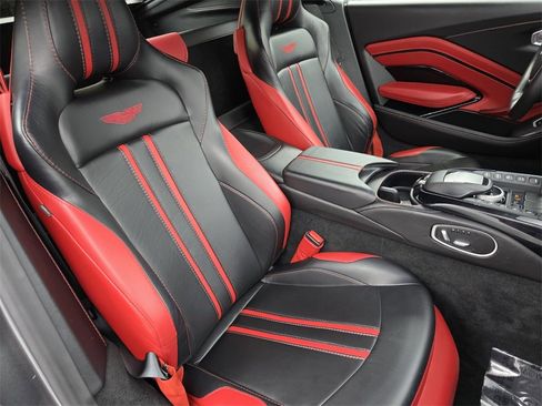 Used 2019 Aston Martin V8 Vantage Coupe image 26