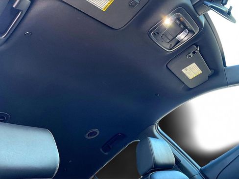 Used 2023 Chevrolet Traverse LT image 22