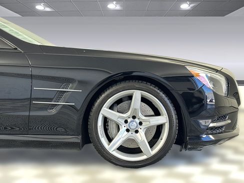 Used 2013 Mercedes-Benz SL 550 w/ Premium Pkg image 32