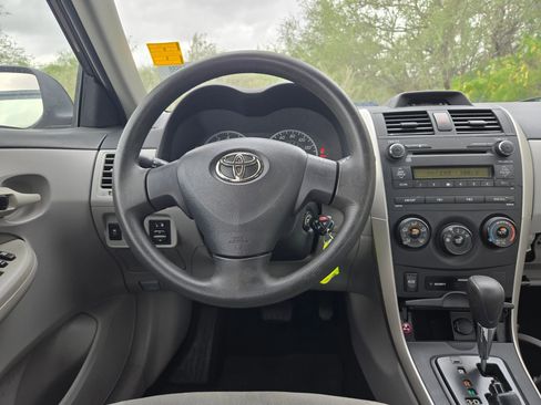 Used 2013 Toyota Corolla L image 12