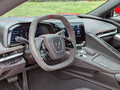 Used 2021 Chevrolet Corvette Stingray Premium Cpe w/ Z51 Performance Package RWD image 4