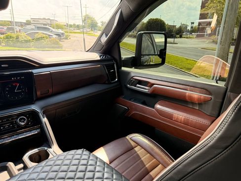 Used 2024 GMC Sierra 2500 Denali Ultimate AWD/4WD image 15