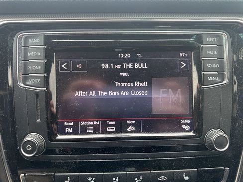 Used 2017 Volkswagen Passat 1.8T R-Line w/ R-Line Lighting Package image 9