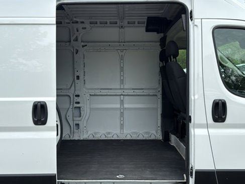 Used 2025 RAM ProMaster 2500 w/ Convenience Group FWD image 23