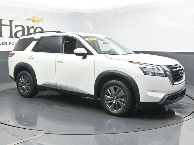 Used 2025 Nissan Pathfinder SV FWD image 6