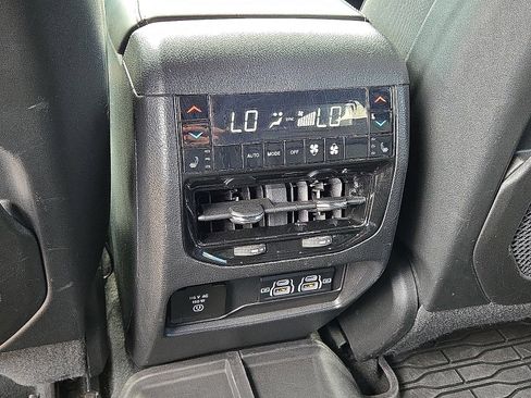 Used 2023 Jeep Grand Cherokee Overland w/ Advanced Protech Group III AWD/4WD image 18