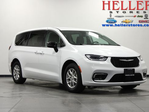 Used 2024 Chrysler Pacifica Touring-L FWD image 1