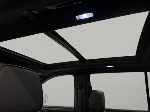 Used 2021 GMC Yukon XL Denali w/ Denali Premium Package image 15