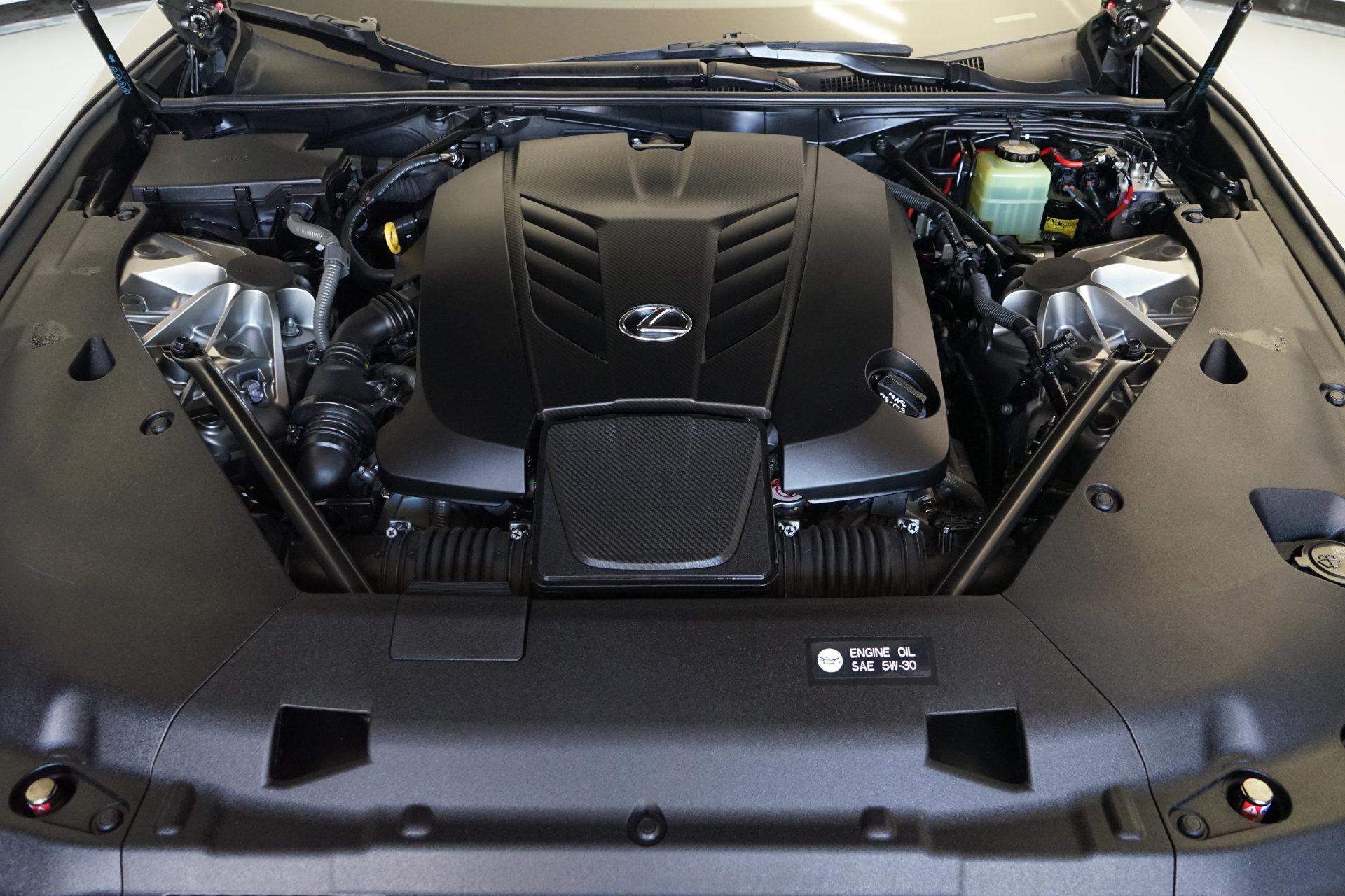 Used 2018 Lexus LC 500 Coupe w/ Performance Package RWD image 30