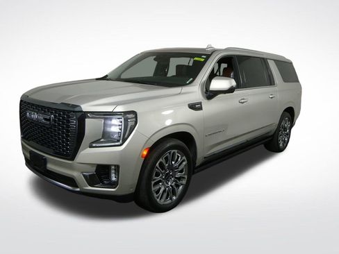 Used 2023 GMC Yukon XL Denali Ultimate AWD/4WD image 7